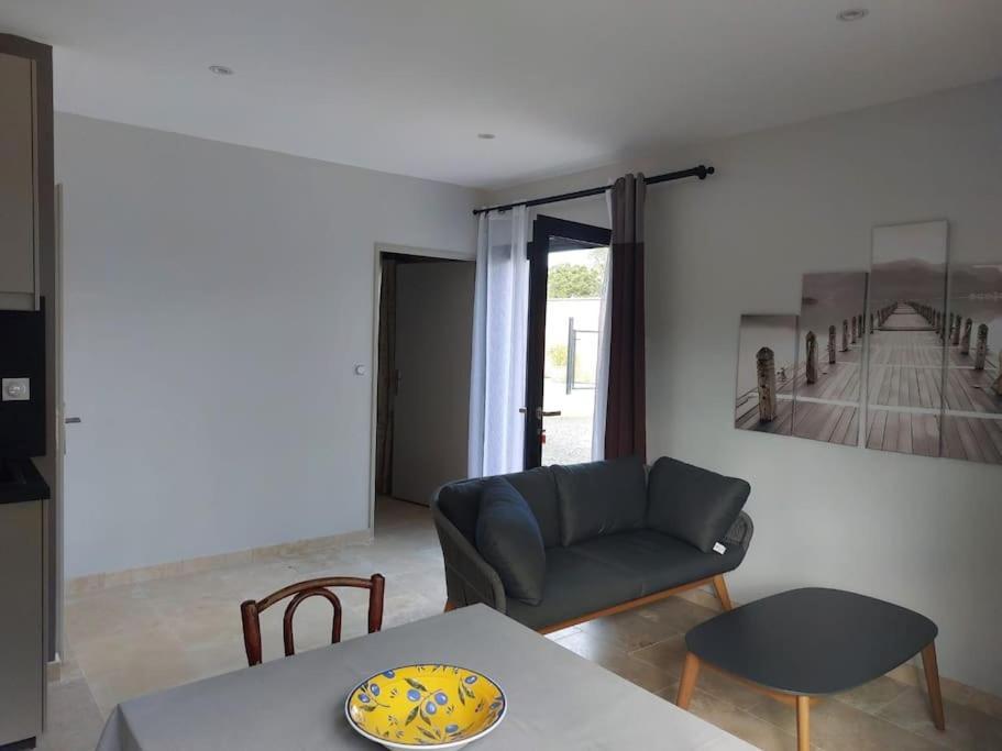 AureilleLocation Independante Au Coeur Des Alpilles Pour 2 Personnes Avec Jacuzzi别墅 外观 照片