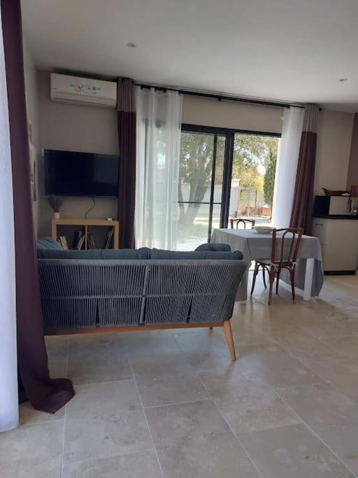 AureilleLocation Independante Au Coeur Des Alpilles Pour 2 Personnes Avec Jacuzzi别墅 外观 照片