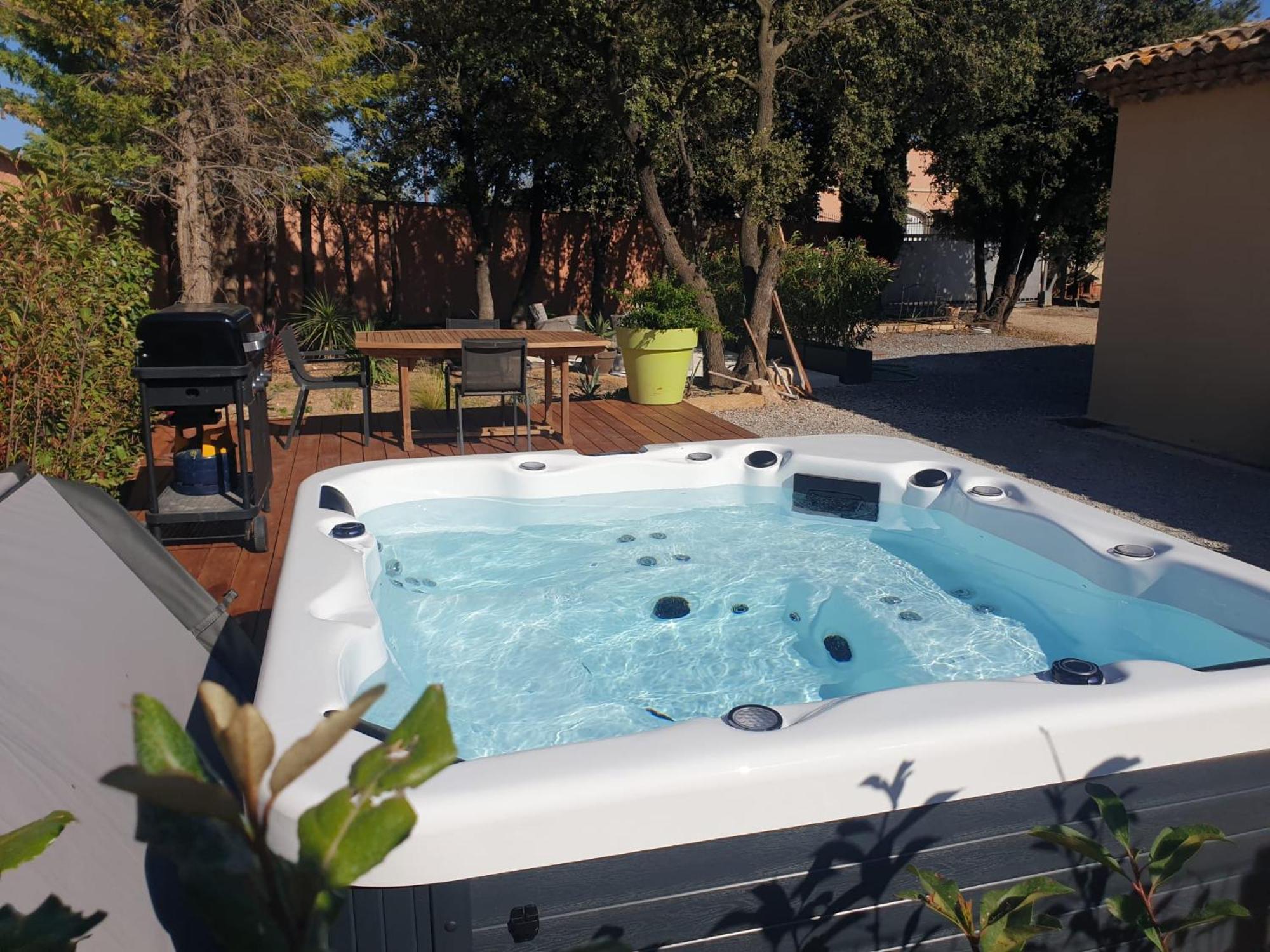 AureilleLocation Independante Au Coeur Des Alpilles Pour 2 Personnes Avec Jacuzzi别墅 外观 照片